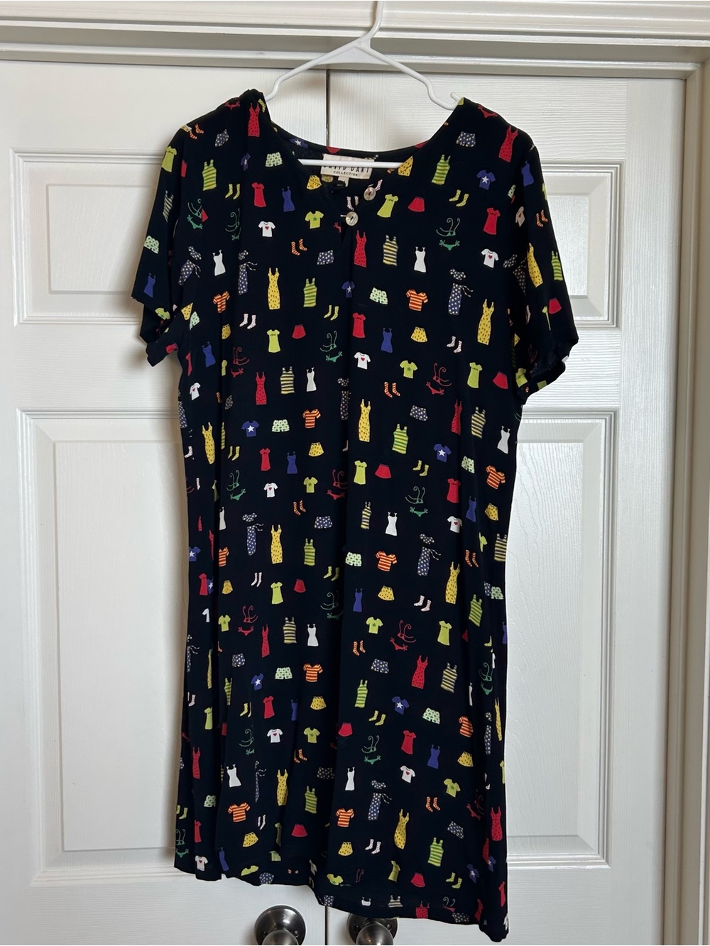 Vintage 90s David Dart Shift Dress M Black Rayon S-Sleeve Pop Art Clothing Print